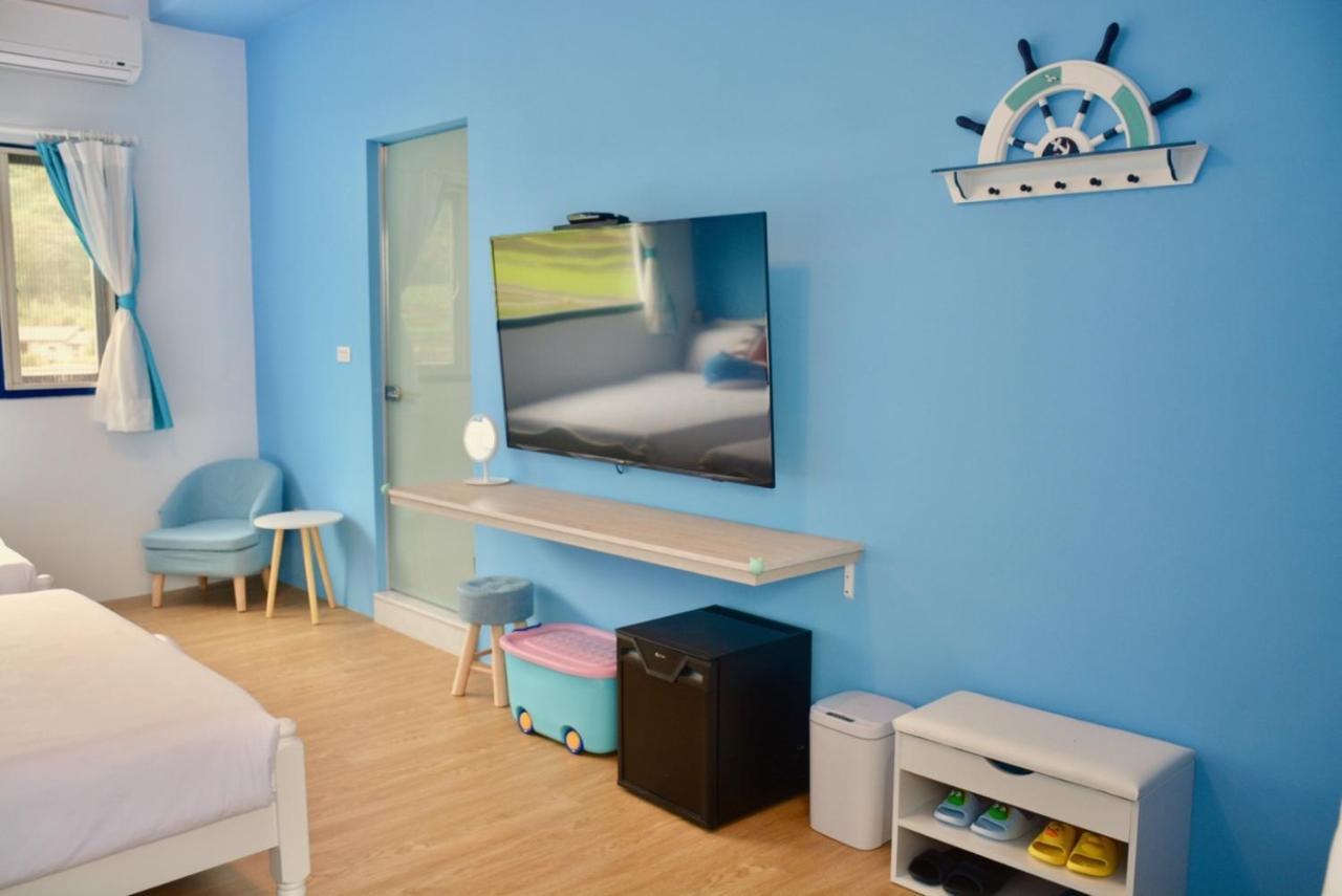 Blue And White Style Holiday B&B Гуаньшань Экстерьер фото